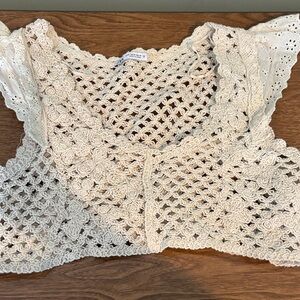 Zara Cropped Cream Crochet  Top with Ruffle Sleeve Size M